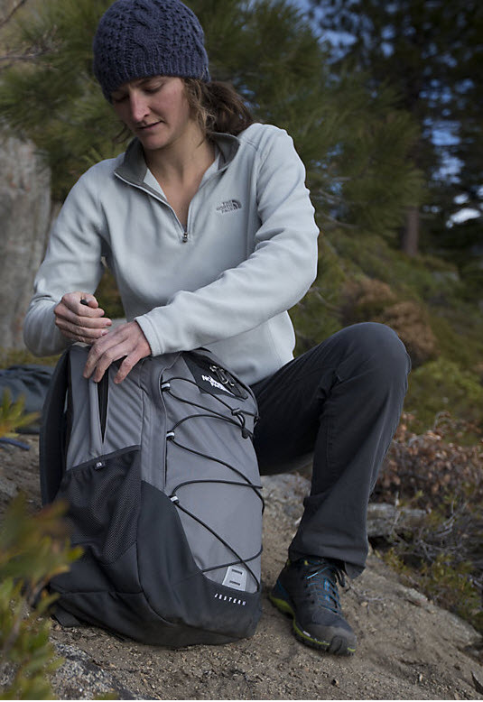 TNF W 100 1-4 ZIP PHOTO